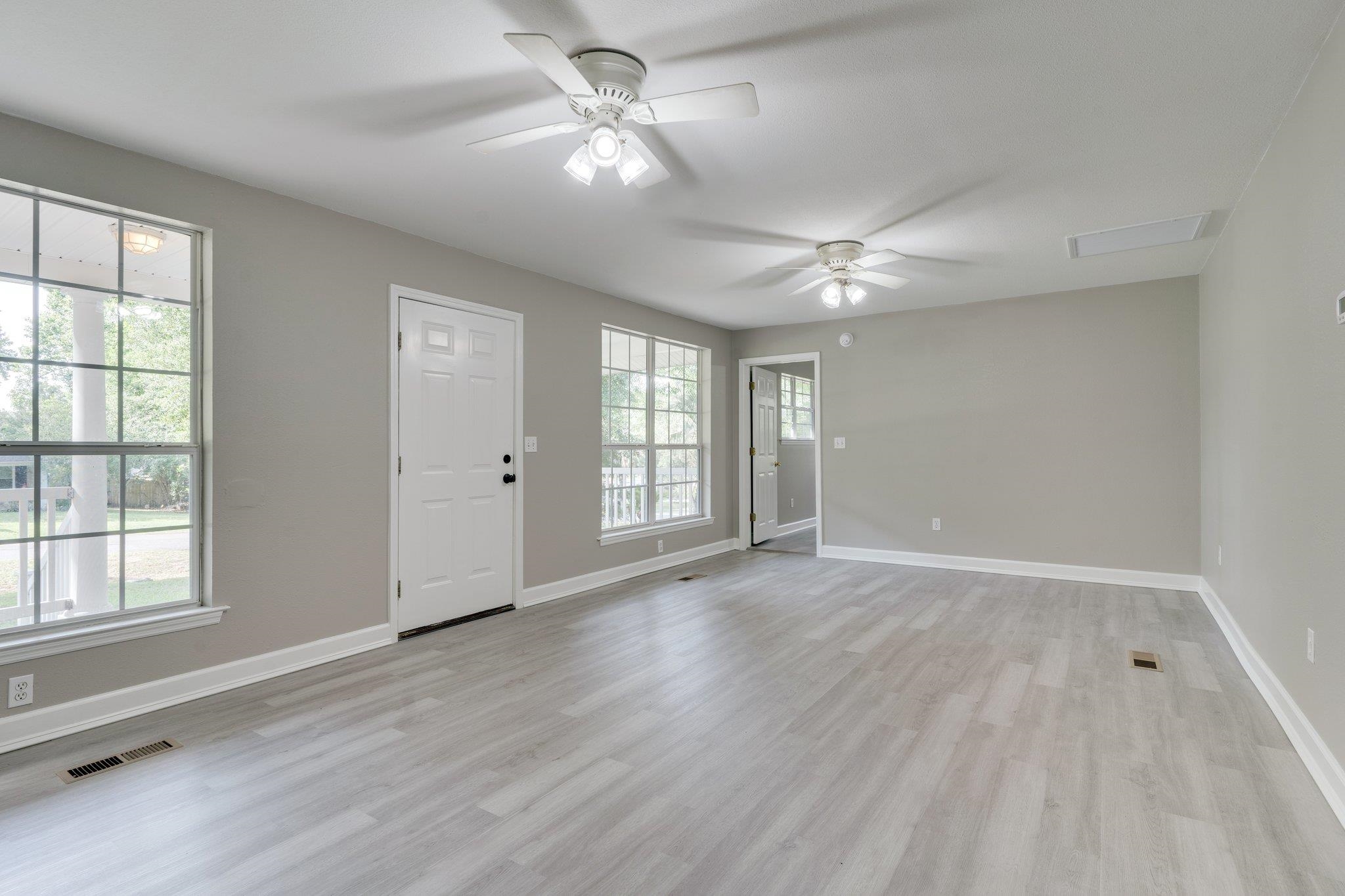 2103 Queenswood Drive, Tallahassee, Texas image 9