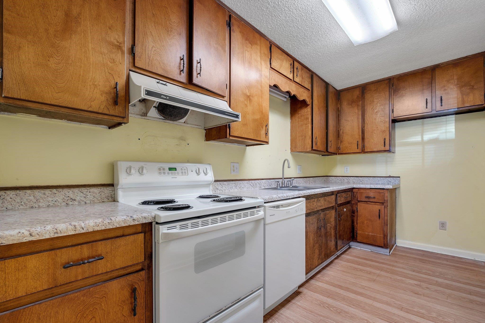 2395 Gregory Drive, Tallahassee, Texas image 5