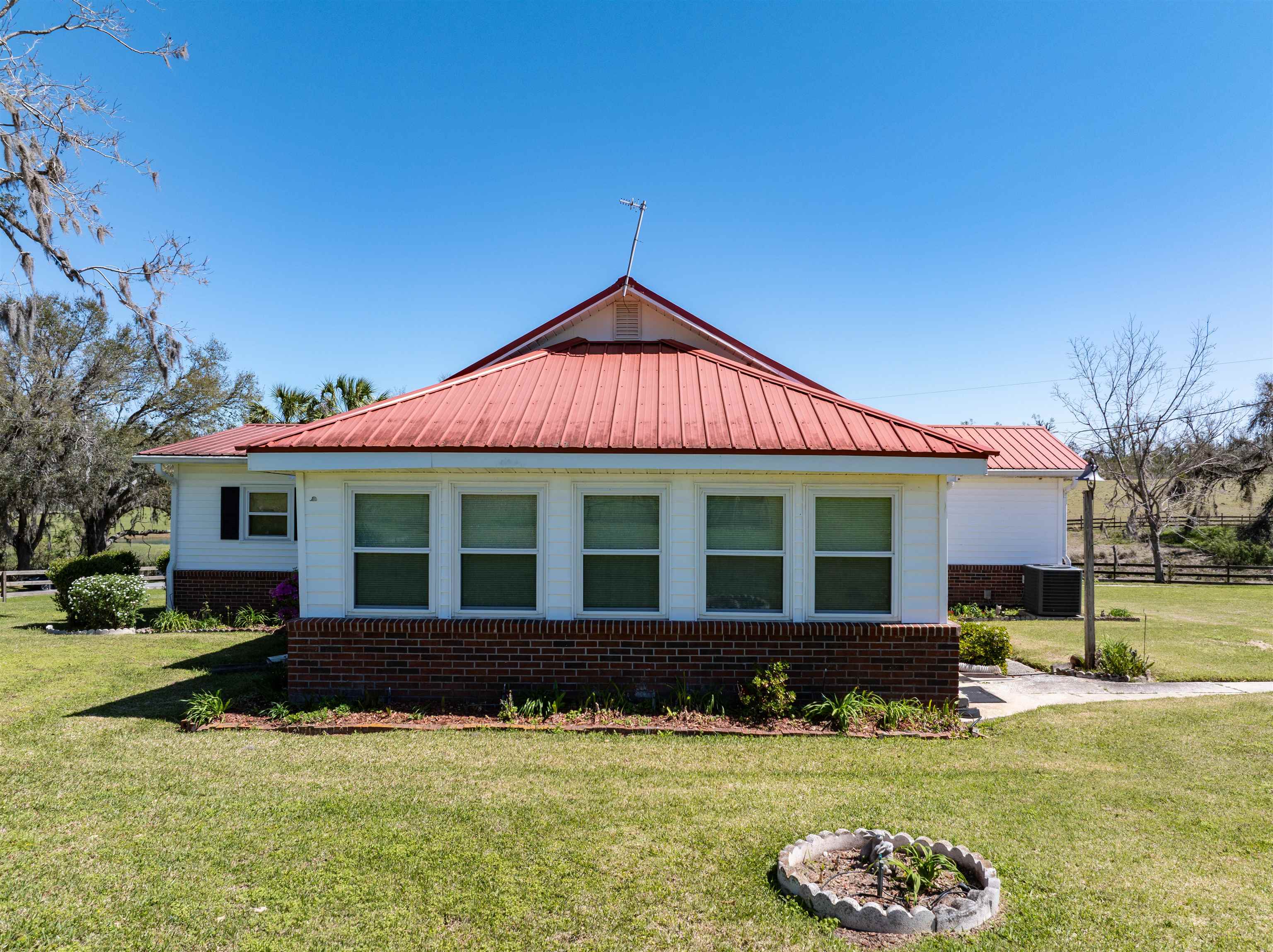 511 SW Sundown Creek Road, Madison, Texas image 12