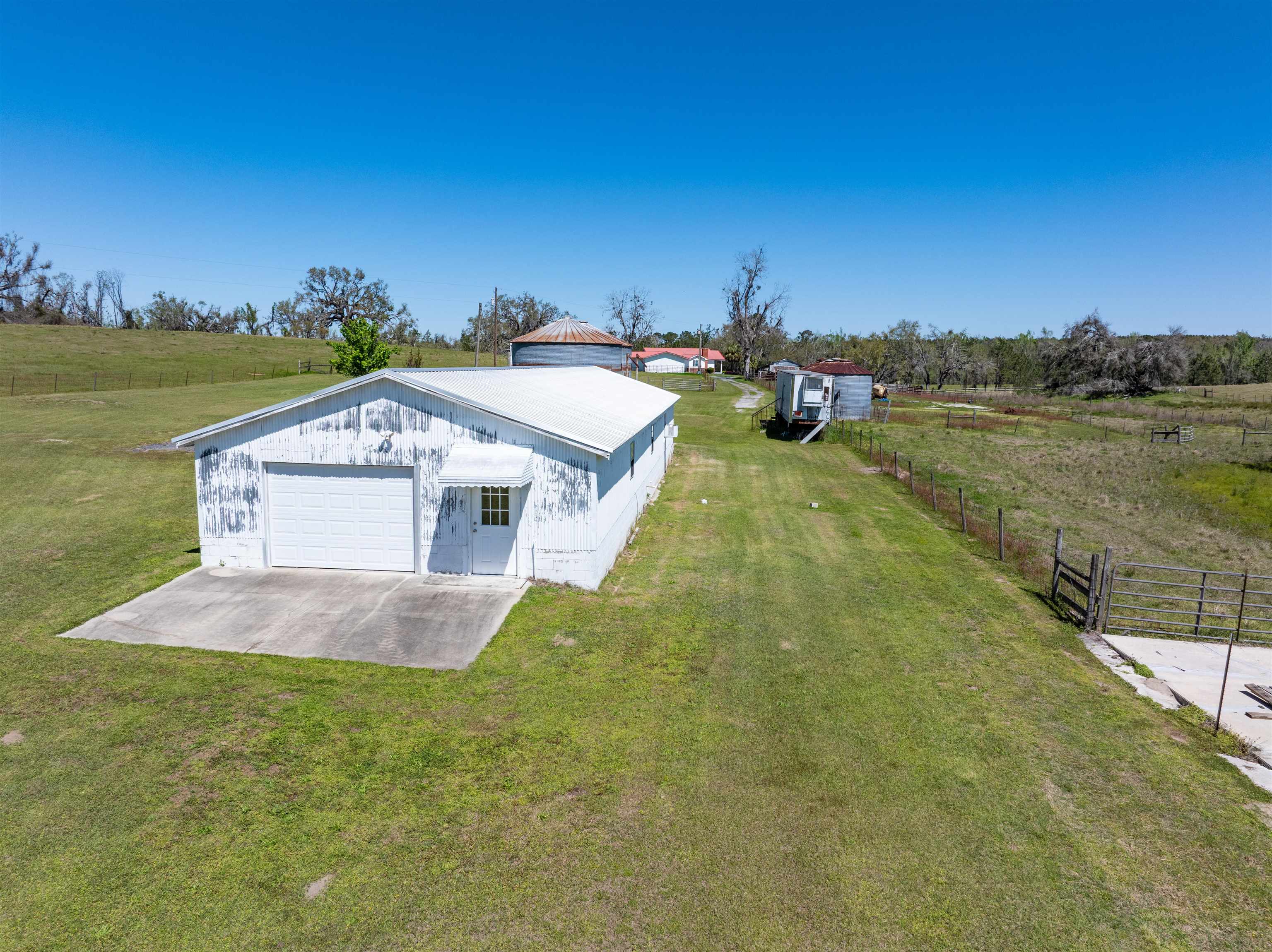 511 SW Sundown Creek Road, Madison, Texas image 21