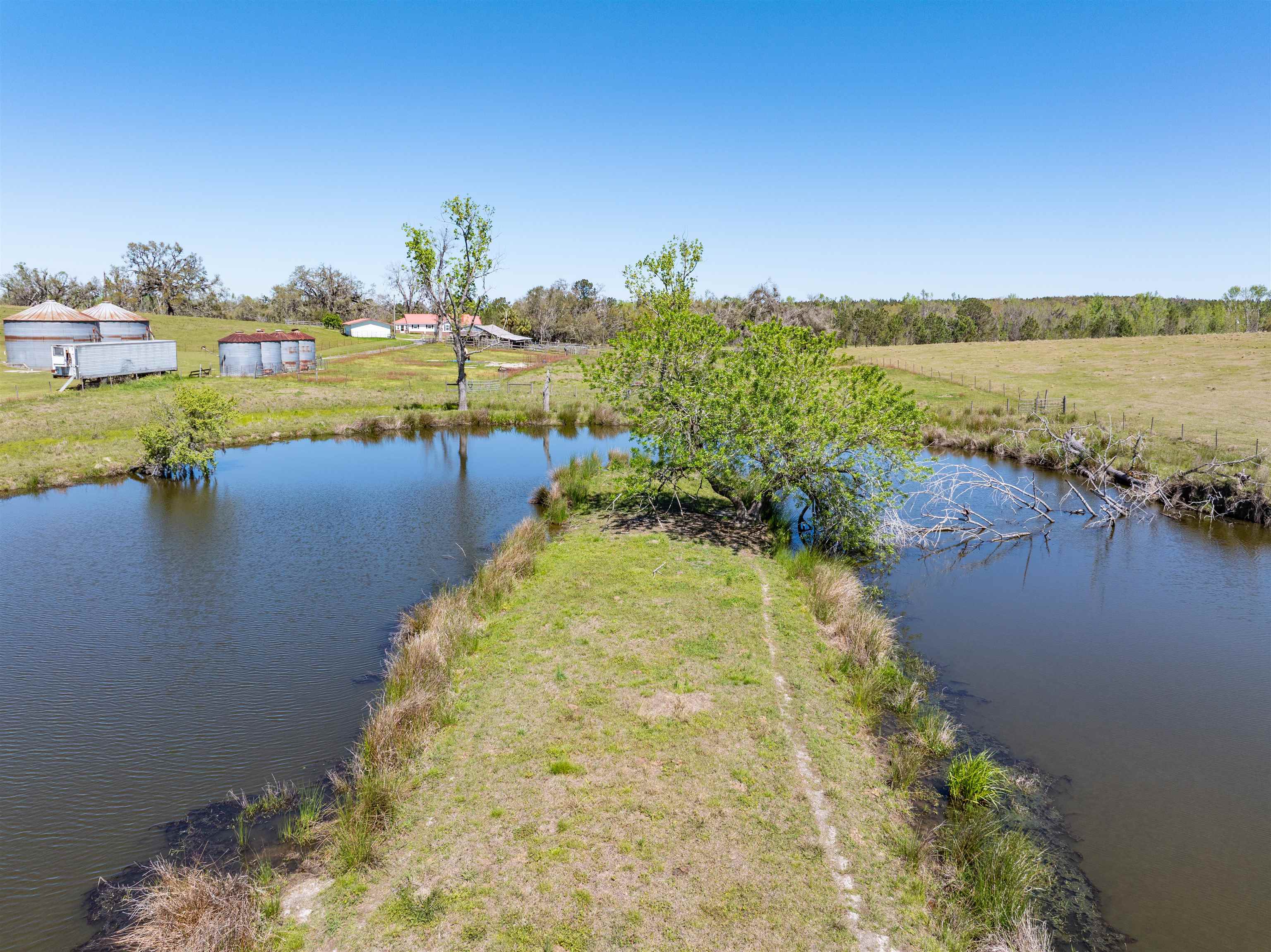 511 SW Sundown Creek Road, Madison, Texas image 25