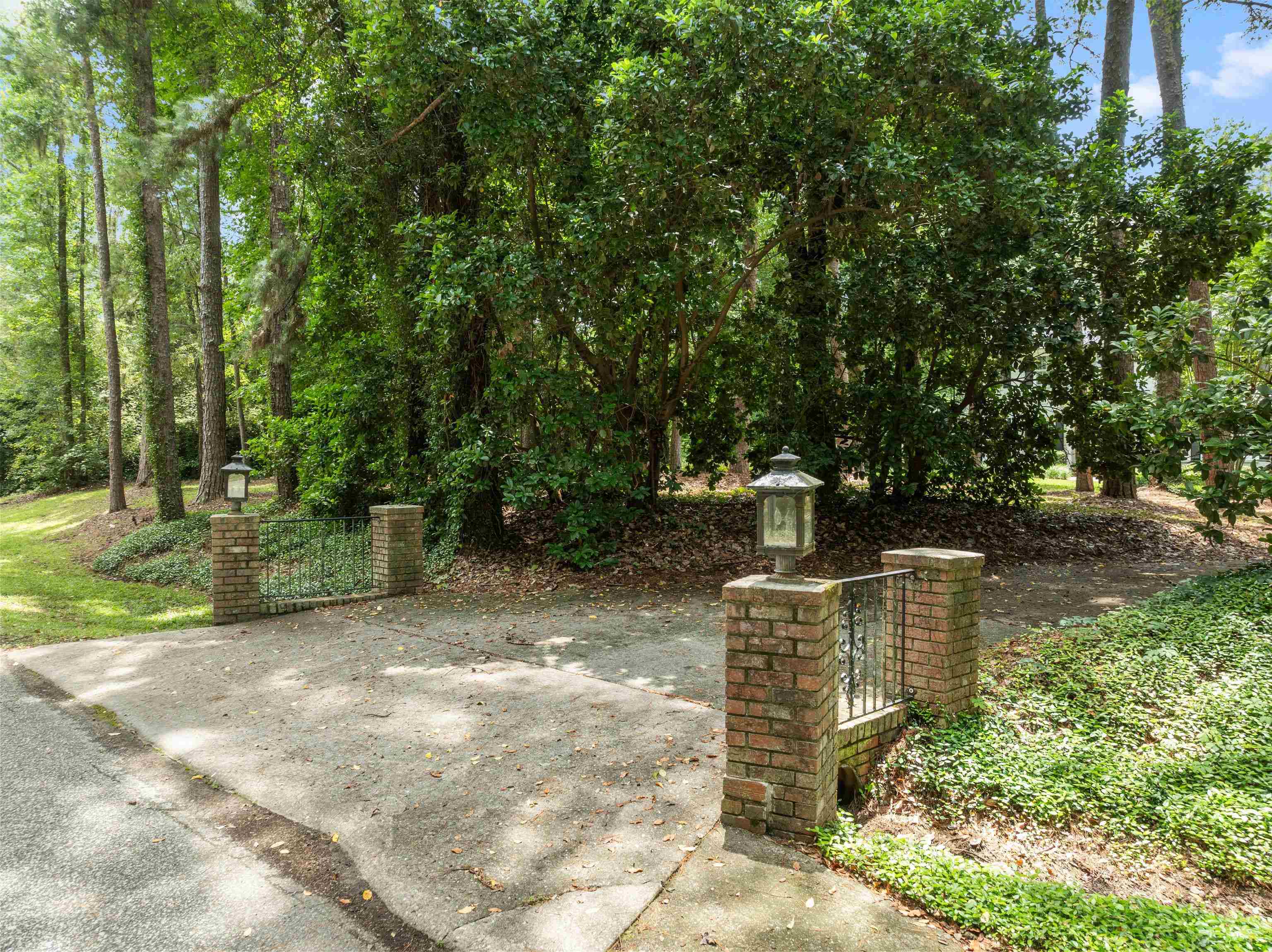 2560 Pine Ridge Road, Tallahassee, Florida image 2