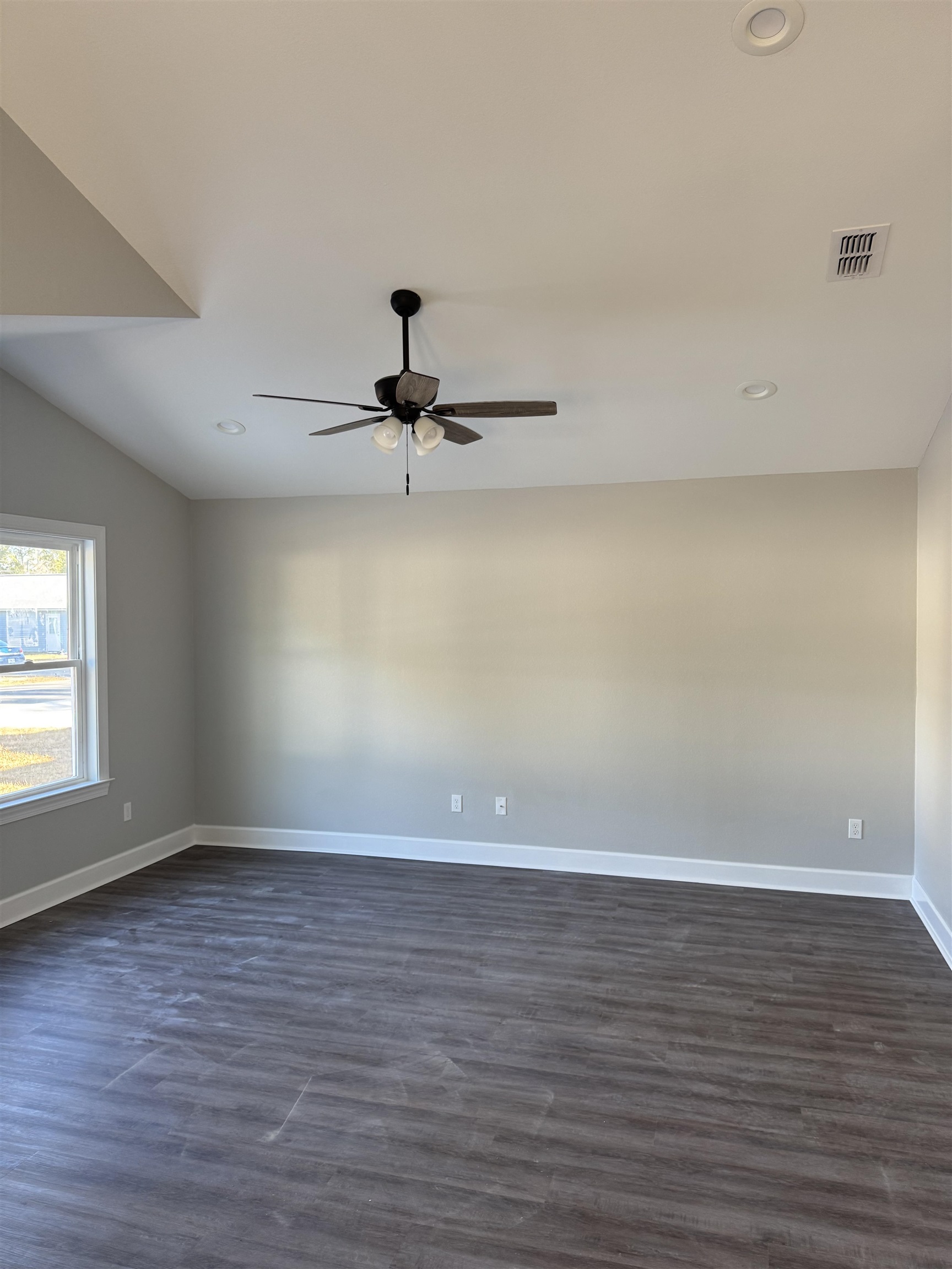 1125 E Dogwood Street, Monticello, Texas image 3