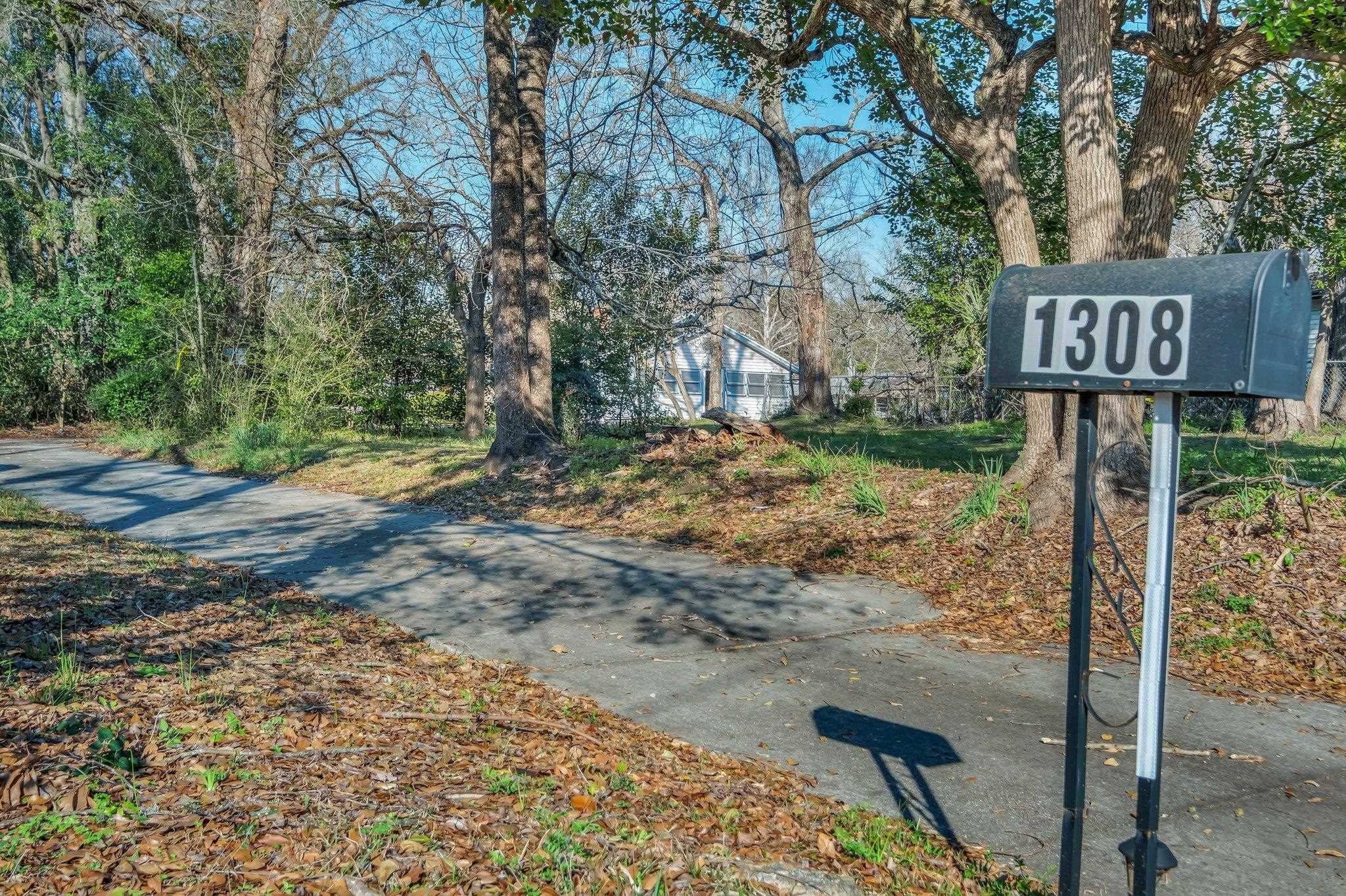 1308 Gibbs Drive, Tallahassee, Florida image 26