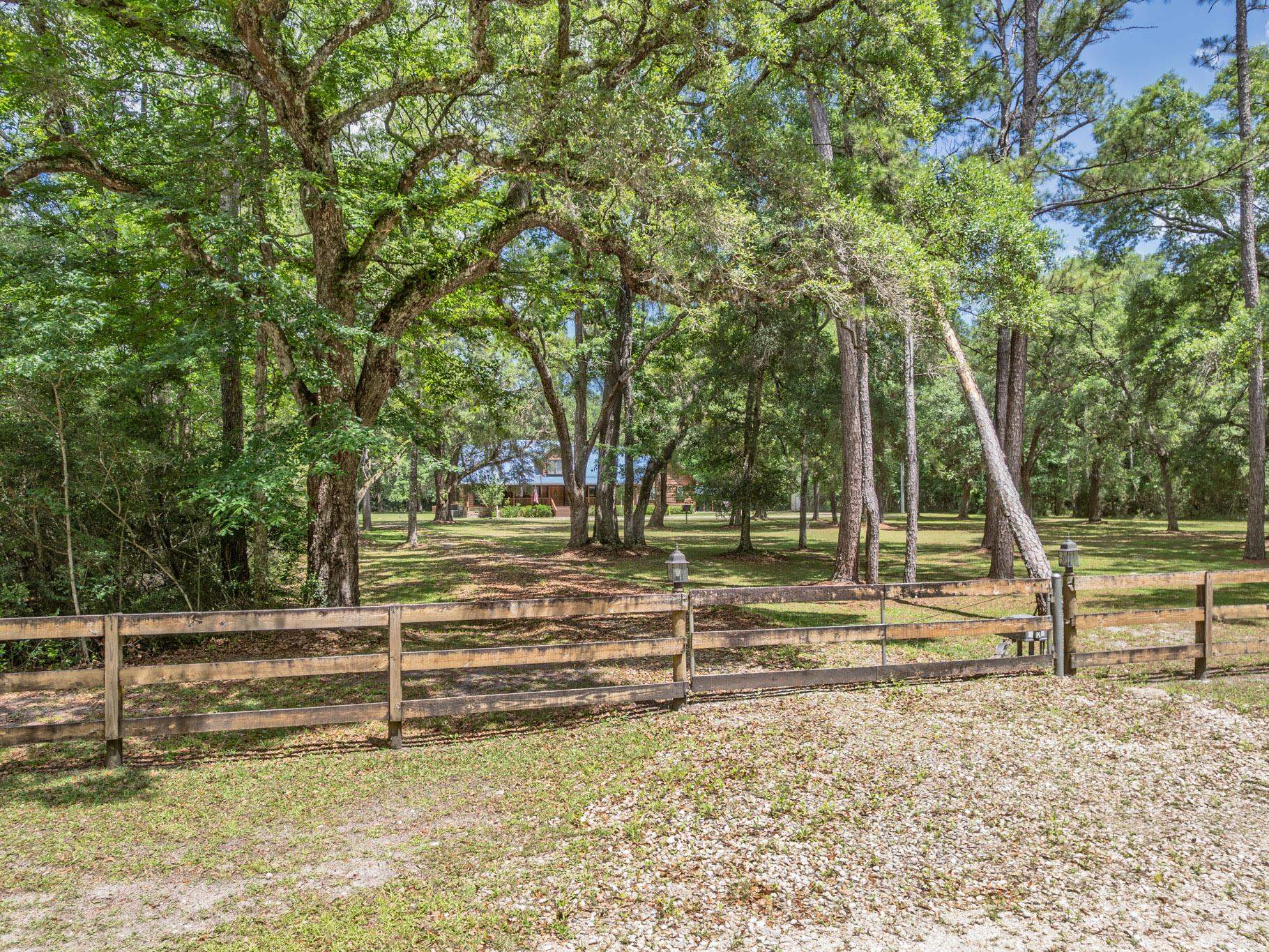 883 Hunters Trace, Crawfordville, Florida image 37