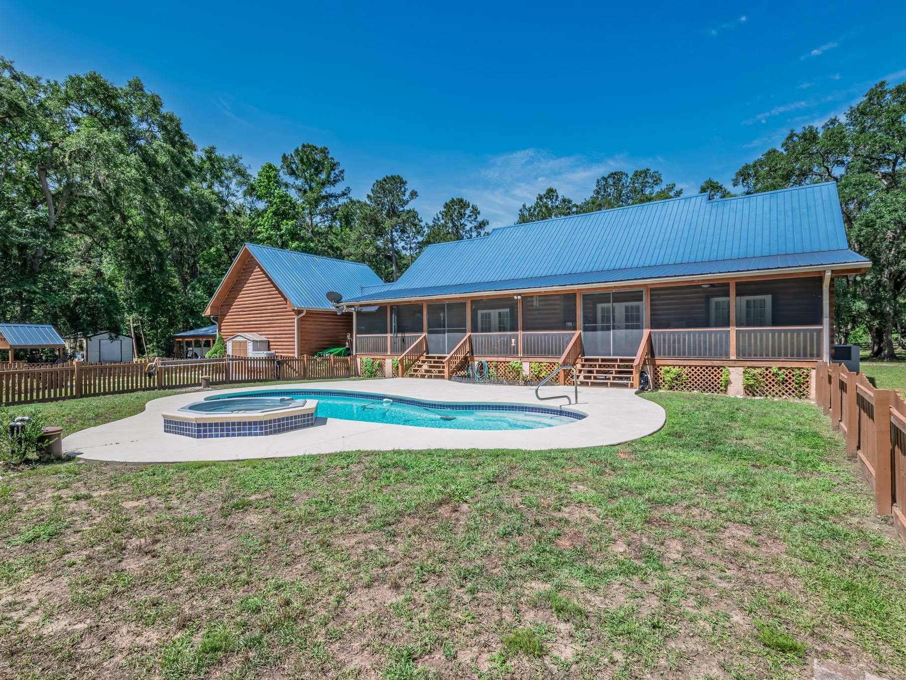 883 Hunters Trace, Crawfordville, Florida image 6
