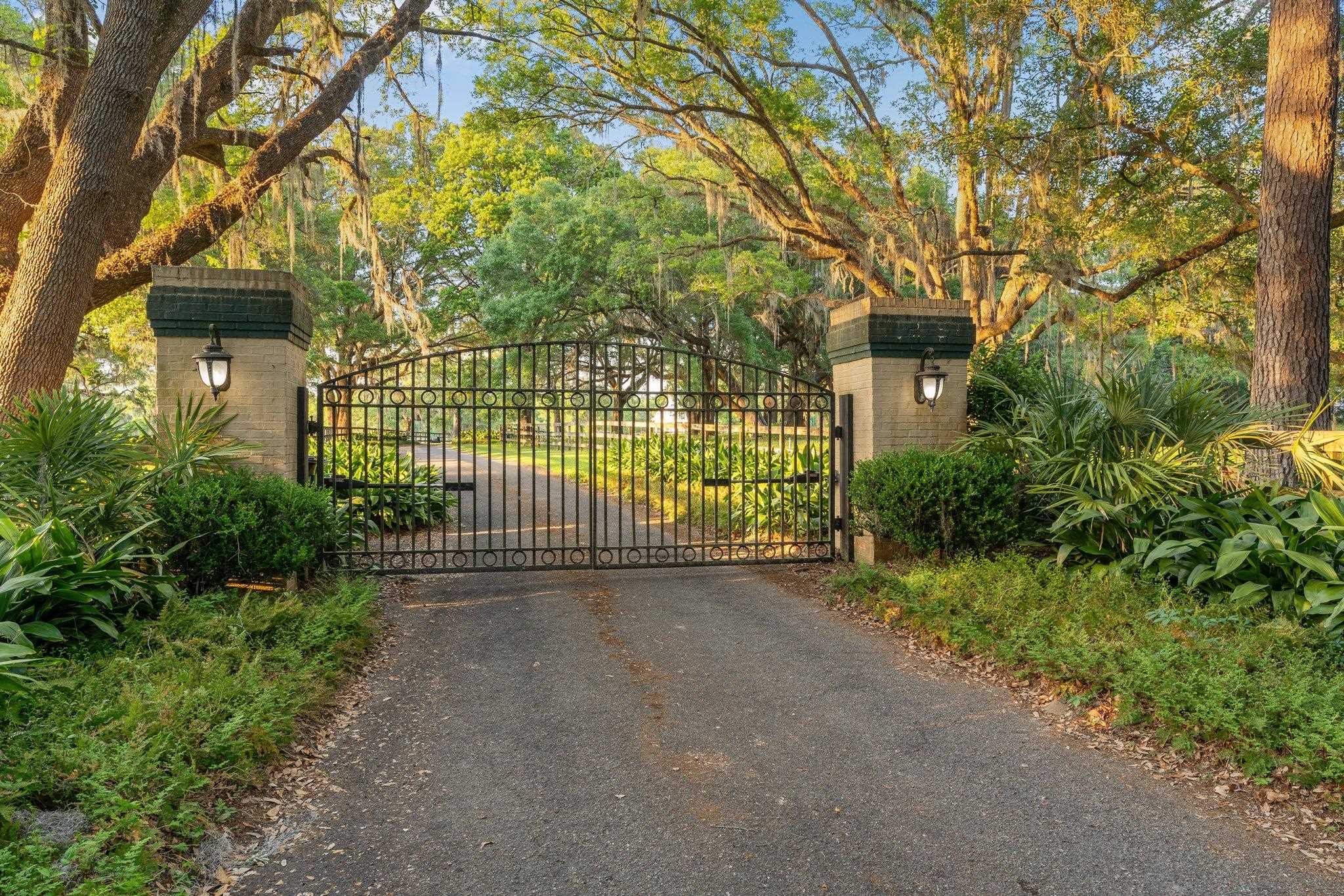 9525 Woodland Hills Way, Tallahassee, Florida image 6