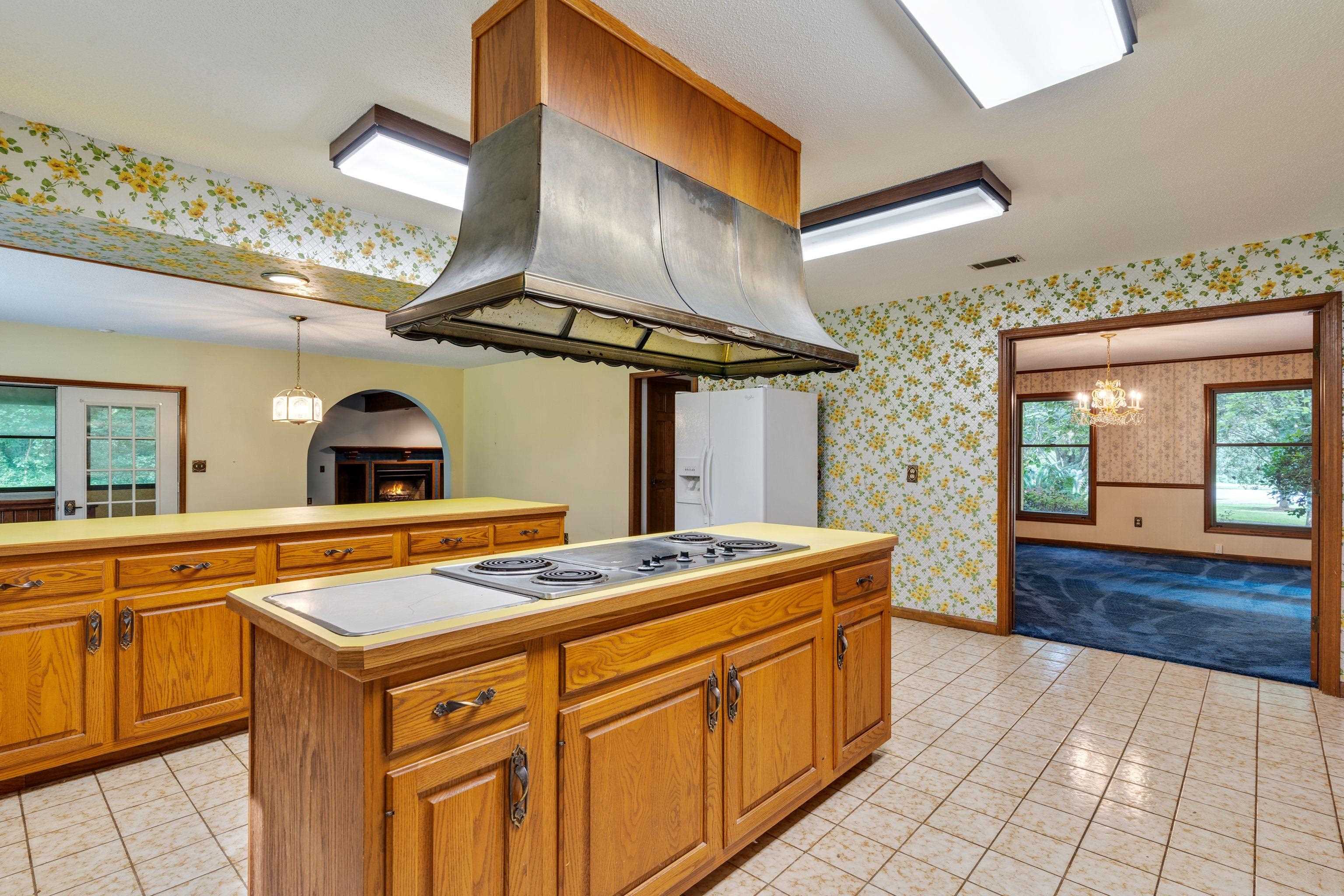 6375 Thomasville Road, Tallahassee, Florida image 10