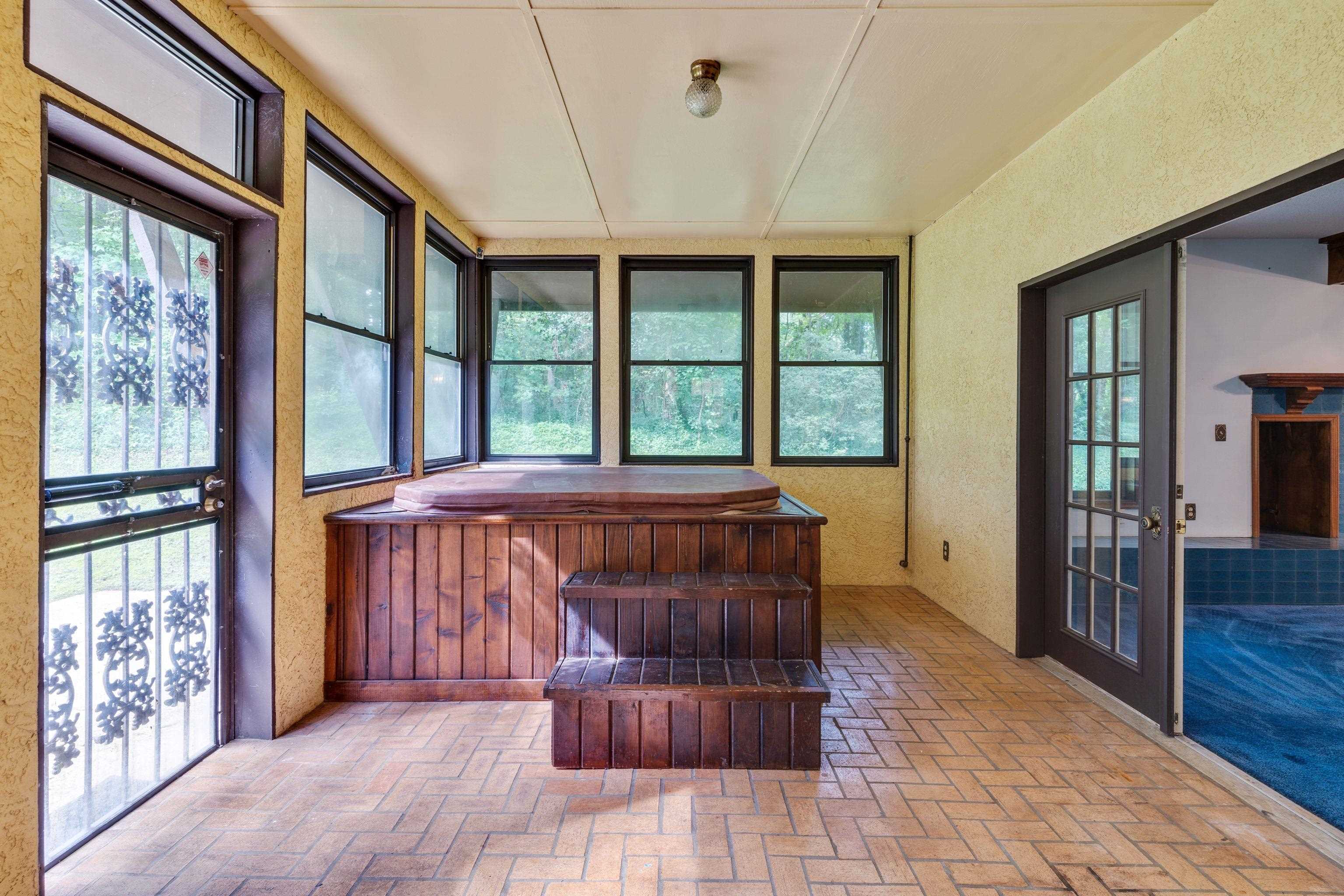 6375 Thomasville Road, Tallahassee, Florida image 17