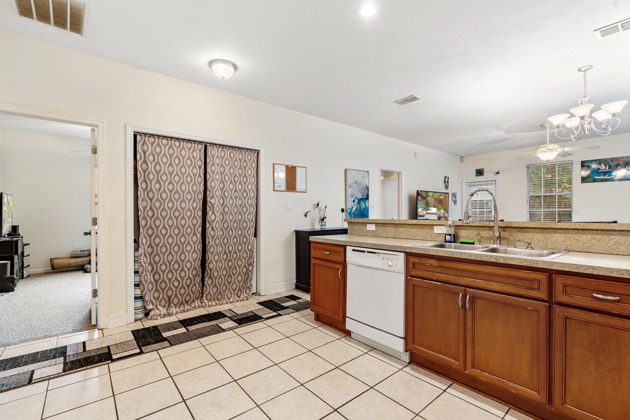 762 Brooke Manor Drive, Tallahassee, Florida image 9