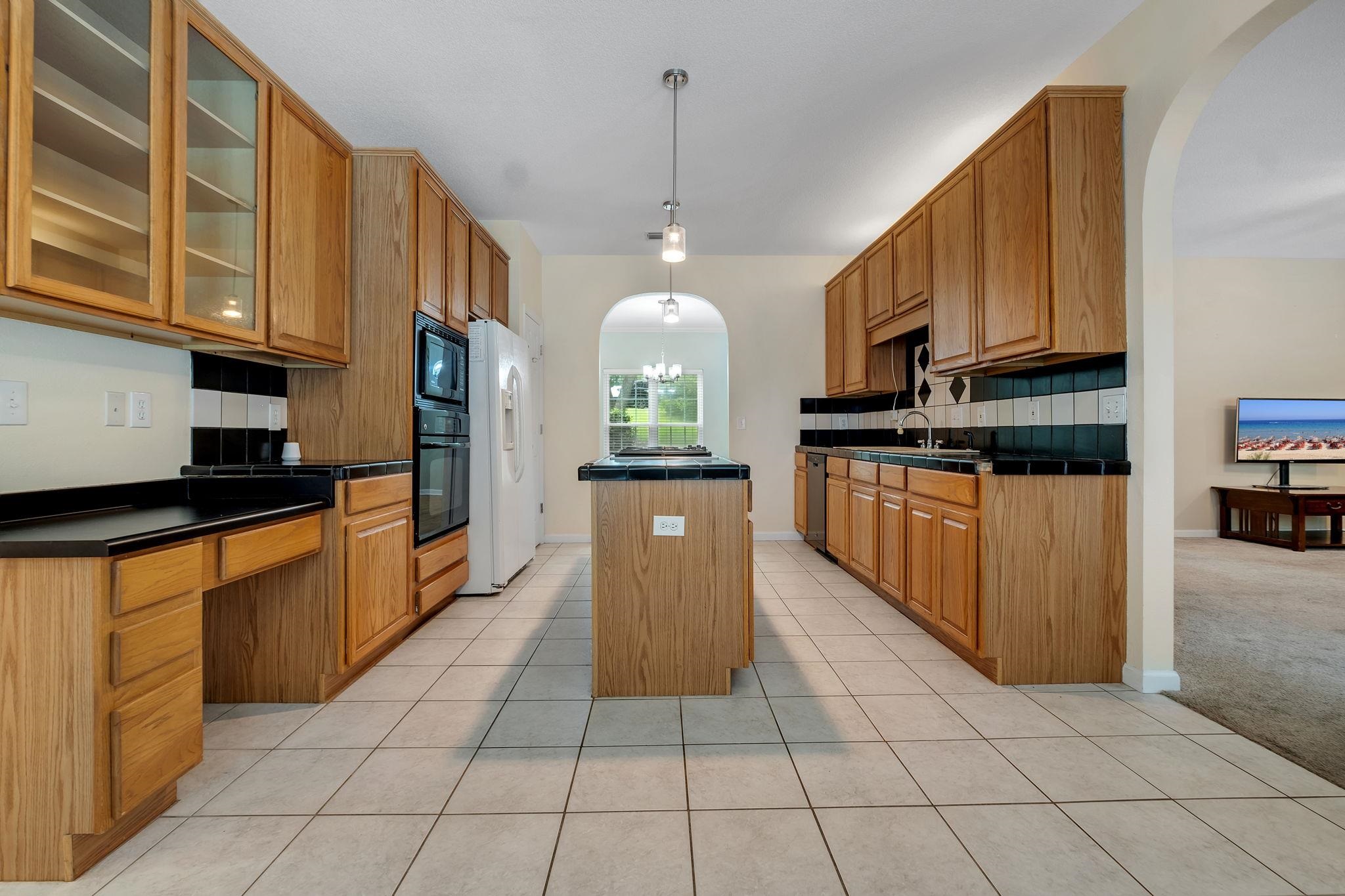 405 Holly Hill Court, Tallahassee, Texas image 15