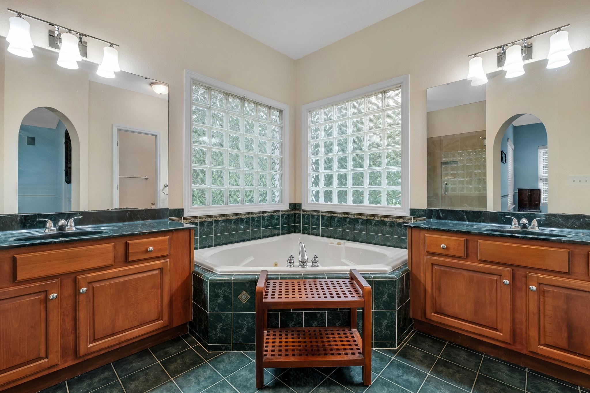 405 Holly Hill Court, Tallahassee, Texas image 21