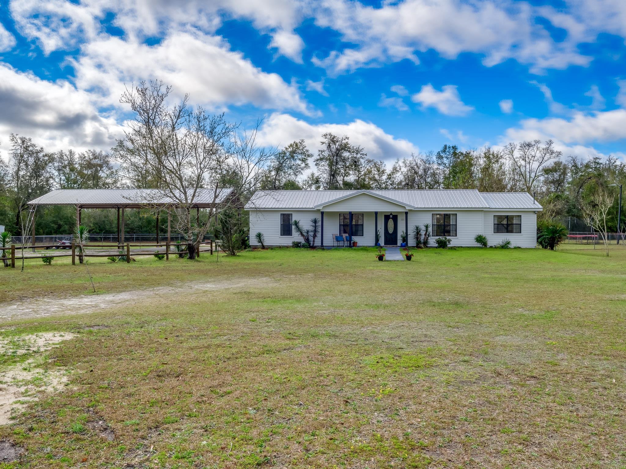 121 S Windsong Circle, CRAWFORDVILLE, FL 