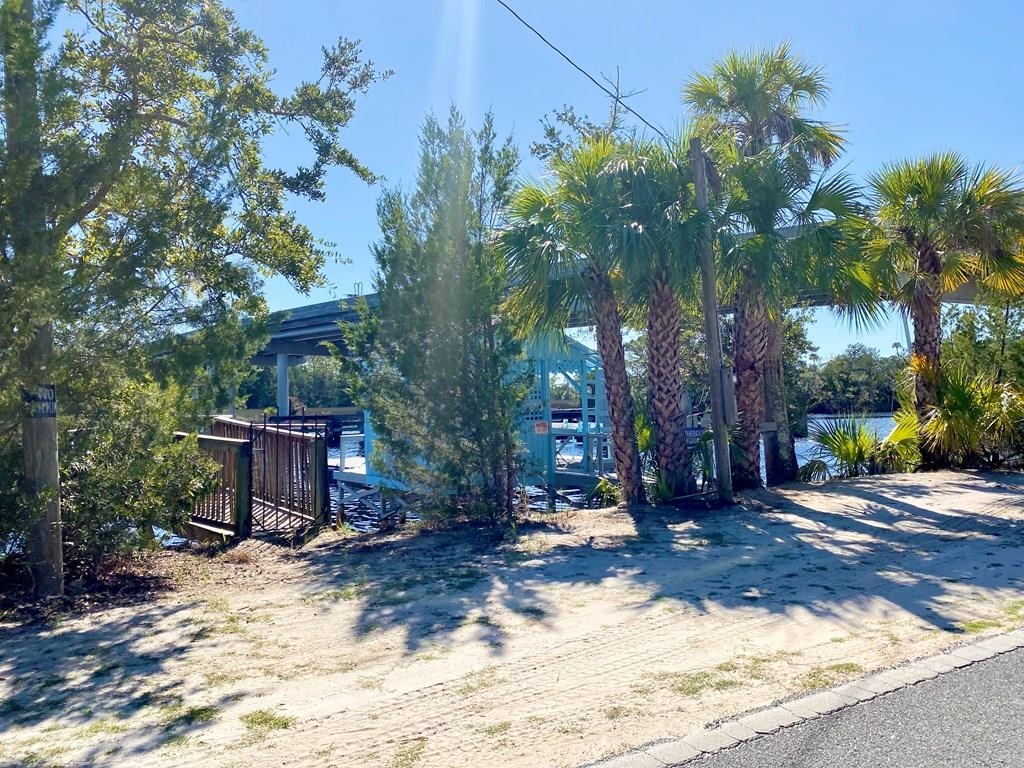 1004 SE Riverside Drive, STEINHATCHEE, Florida image 2